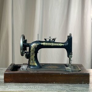 New Home sewing machine with ornate gold accents & Wood Lid